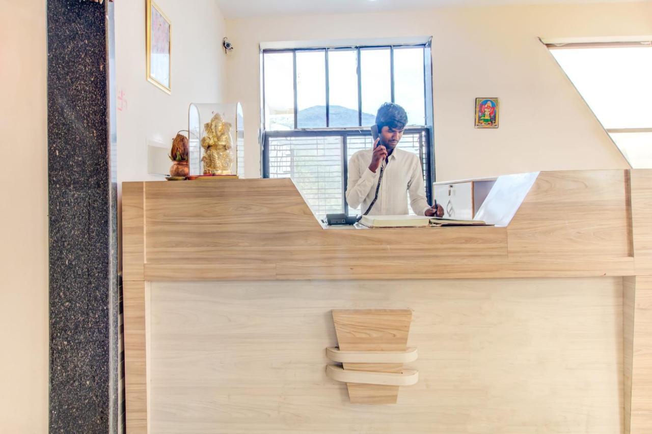 Oyo 48915 Chaitanya Green Park Hotel Vani Ngoại thất bức ảnh
