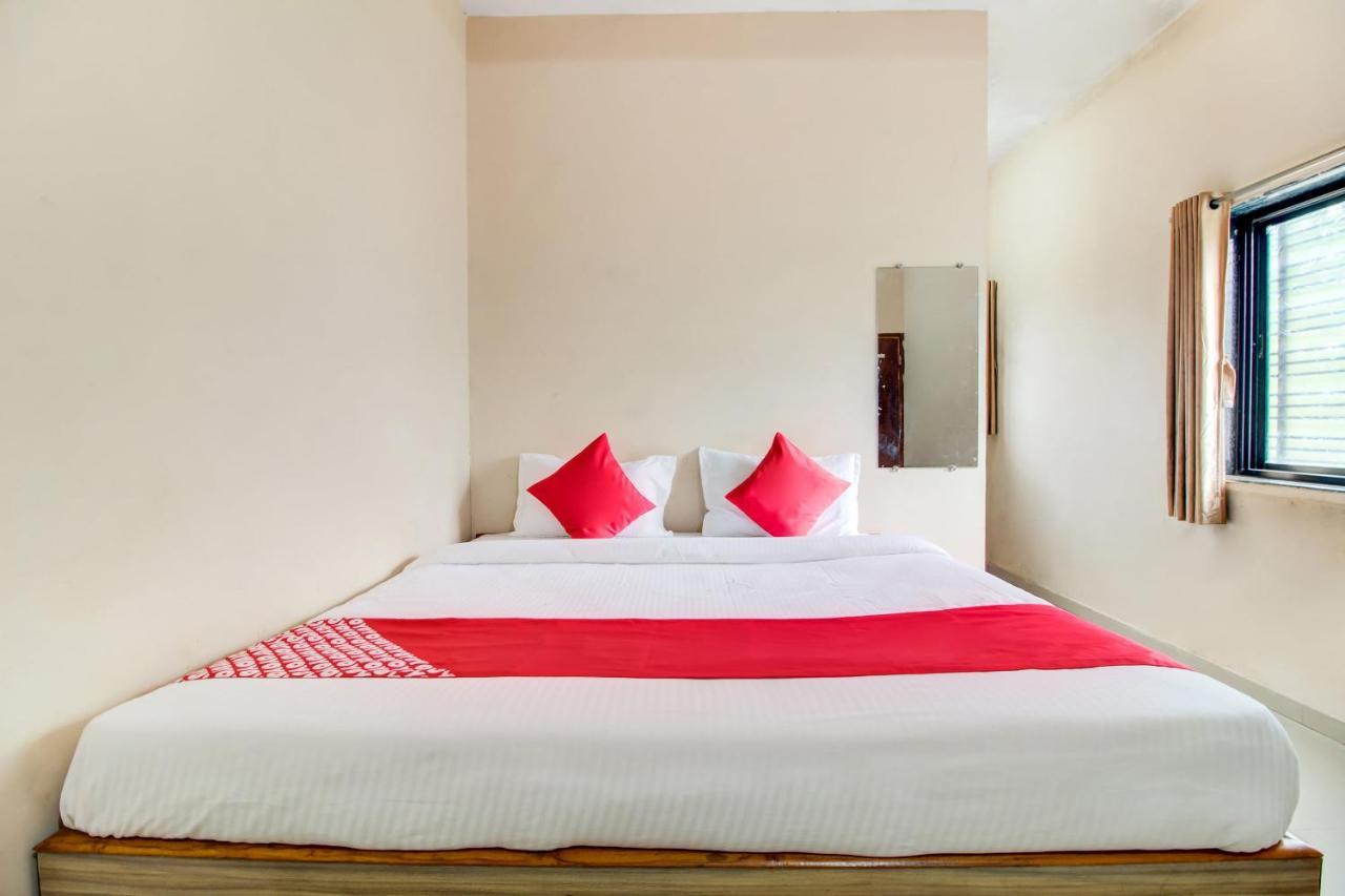 Oyo 48915 Chaitanya Green Park Hotel Vani Ngoại thất bức ảnh